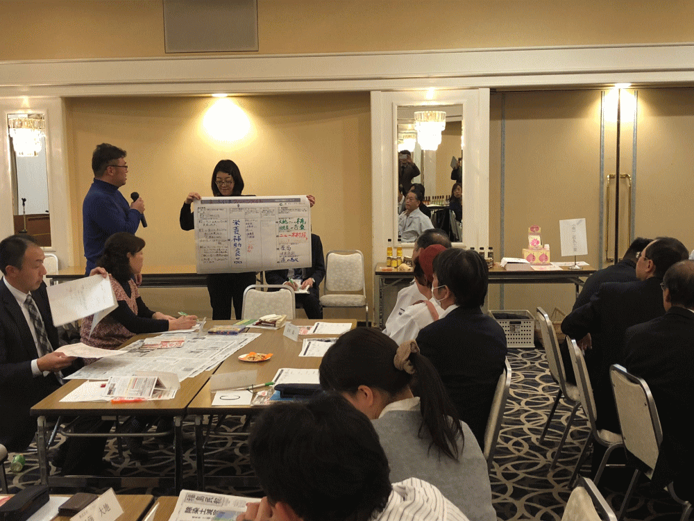 企業と消費者が商品改善のために話し合うセッション風景