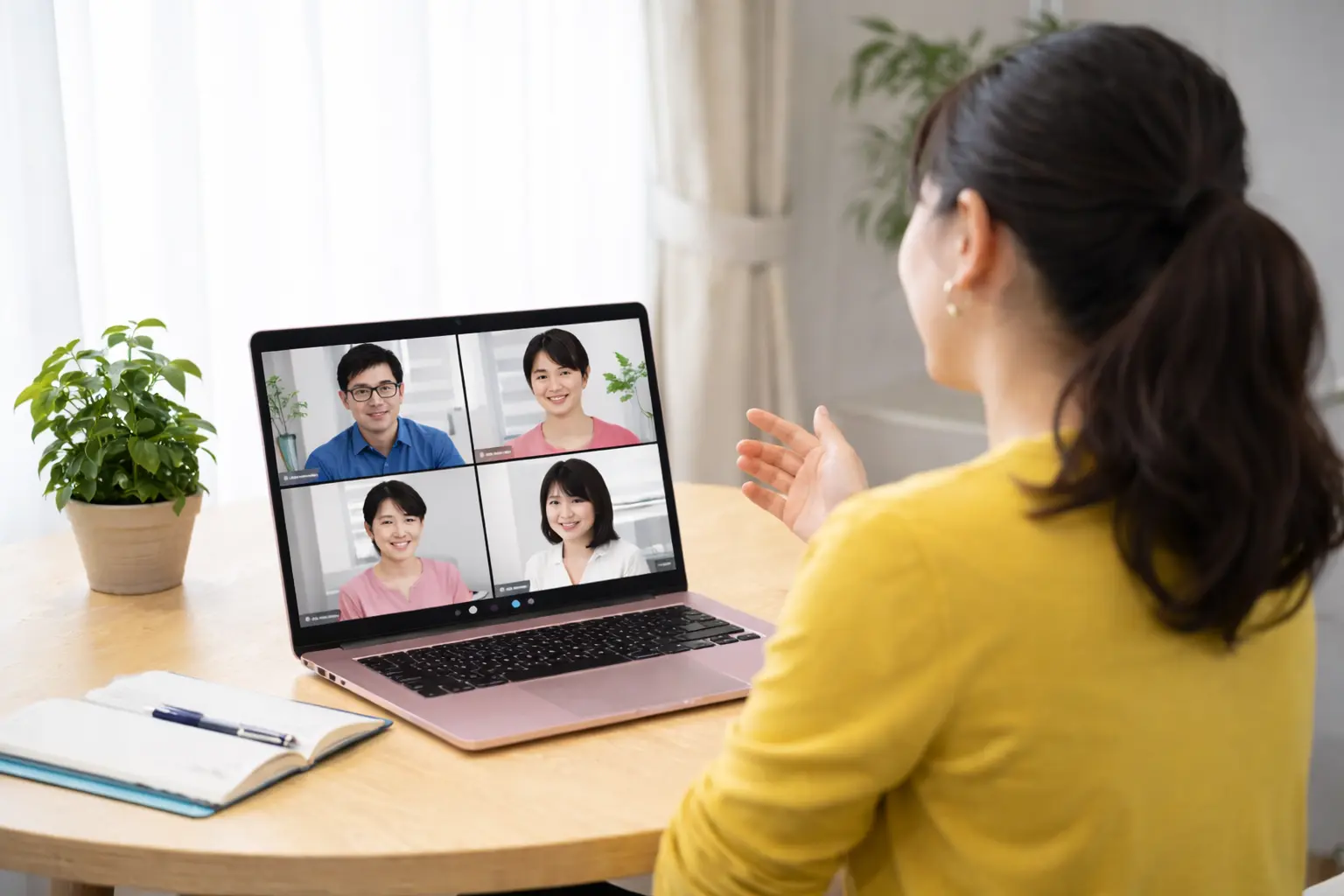 こらぼれーたー（女性）が自宅からノートPCでオンライン会議に参加し、企業担当者とリモートで共創セッションを行っている様子